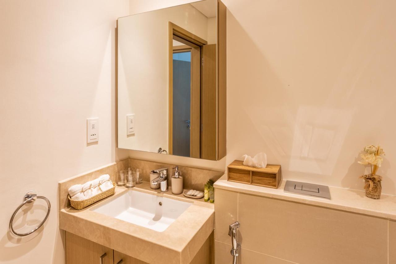 Waves Holiday Home - Waterfront Apartment With Breathtaking Sea Views Dubai Exterior photo